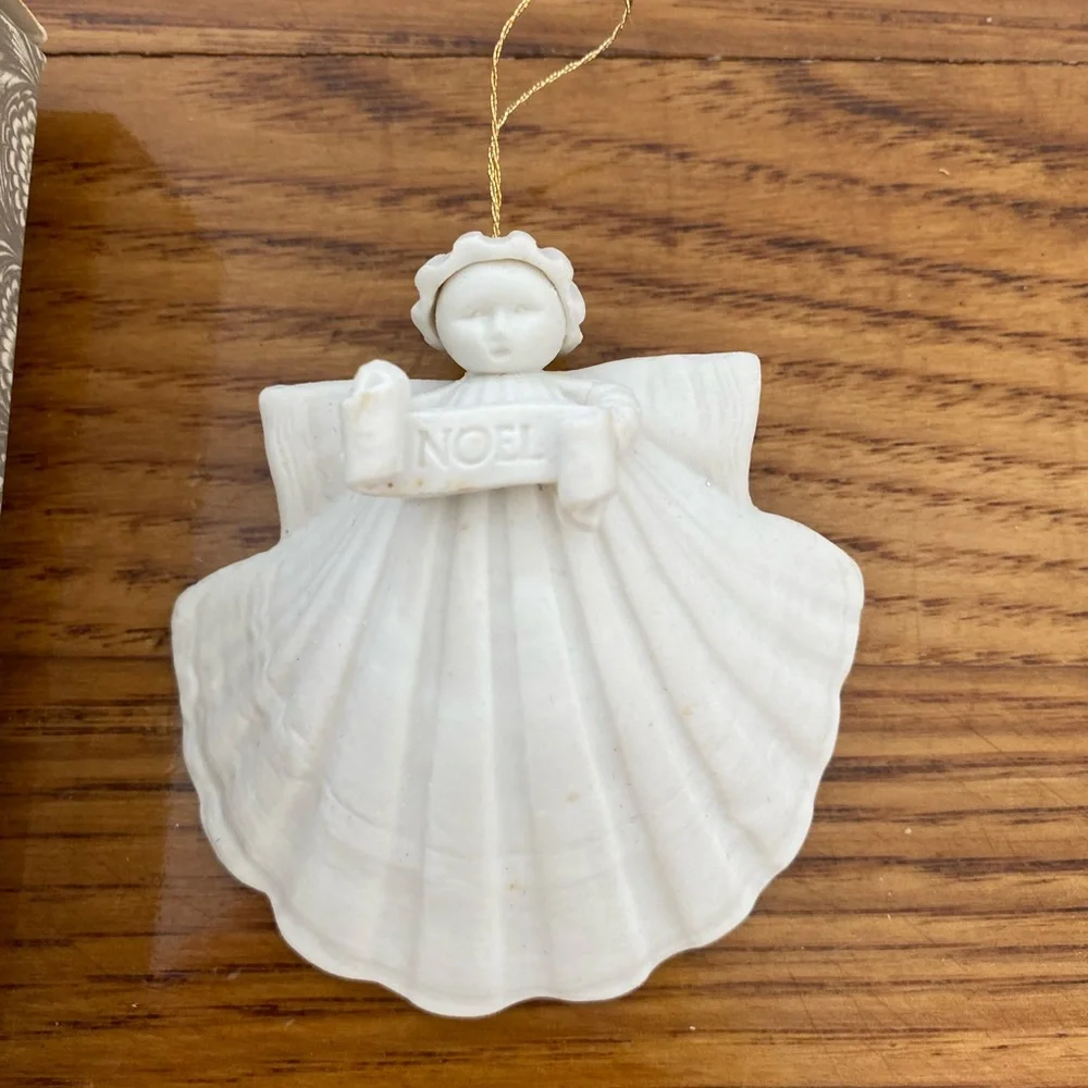 Vintage Retired Margaret Furlong‎ Angel Shell Christmas Ornament White Noel 1992